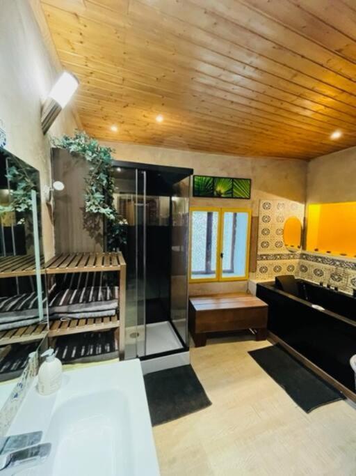Maison De Village, Jacuzzi, Salle Cinema Valencin 外观 照片